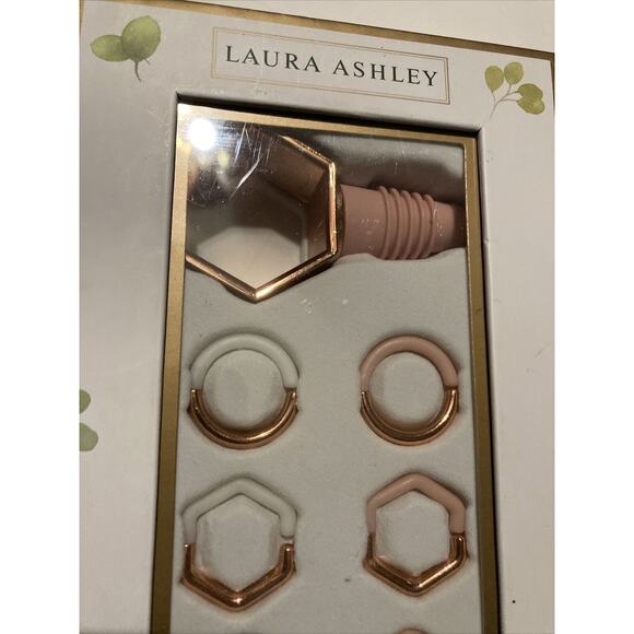 Laura Ashley Elegant 7 Piece Wine Accessory Set Wine Opener Glass Charms New - Picture 3 of 3